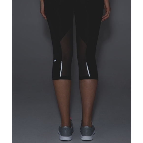 Lululemon Black Outrun Ruched Mesh Pocket Luxtreme Cropped Tight Leggings - Picture 5 of 12